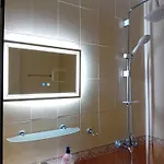 Apartament Laura 2 *