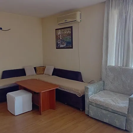 Laura 2 Приморсько