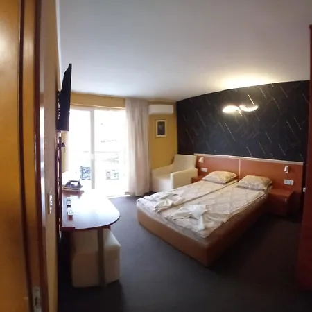 Laura 2 Апартаменти