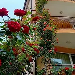 Apartman Laura 2 *
