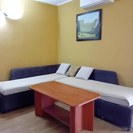 Laura 2 פרימורסקו